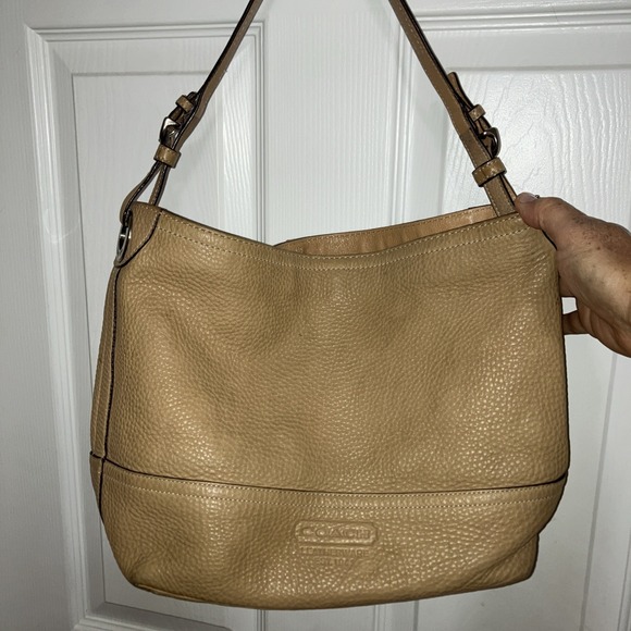 Coach Handbags - Vintage Coach Beige/ Tan  Pebbled Leather Slouchy Hobo Bucket Shoulder Bag 5715